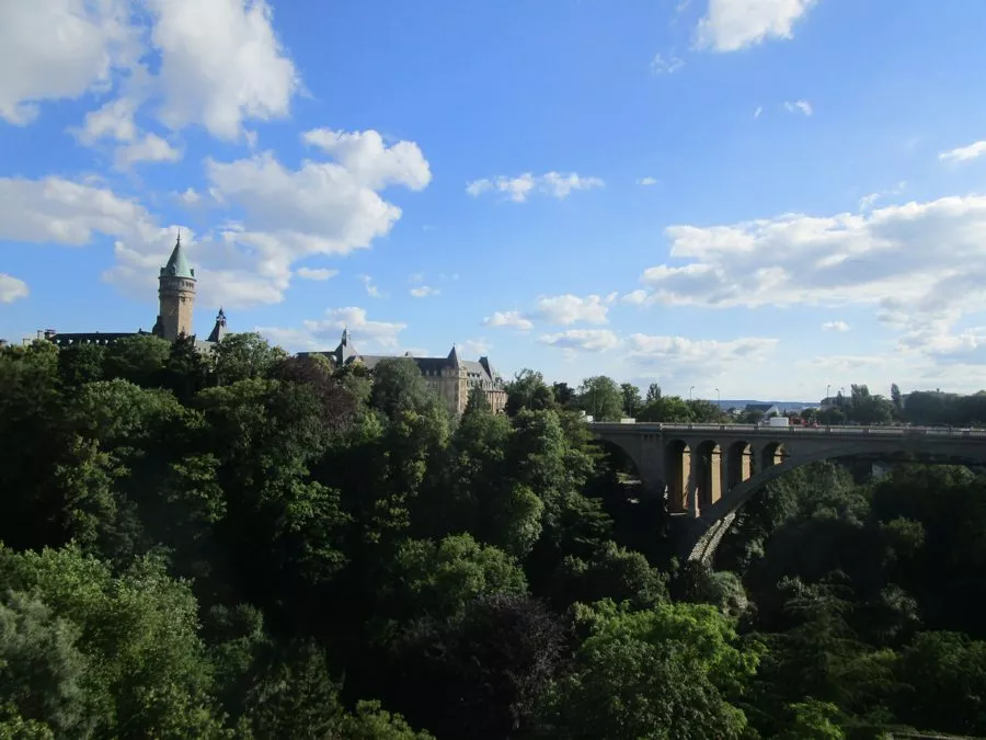 Tour de la Banque et Caisse d'Épargne et pont Adolphe, Luxembourg